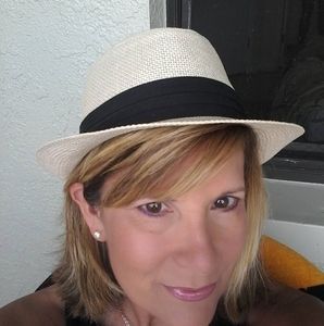 Meet your Posher, Debbie